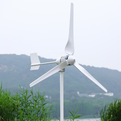 Sistema híbrido de generación de energía eólica de 10 kW fuera de la red con voltaje de salida de 230VAC/380VAC