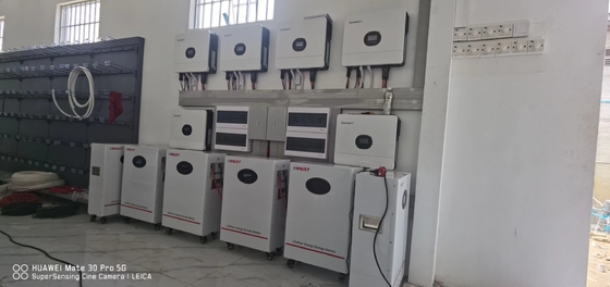 10.24 kWh-30 kwh Batería de almacenamiento solar de iones de litio Rango de potencia de salida para conexión a la red